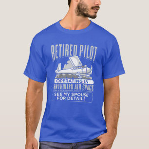 Piloot in ruste, werkend in de luchtruimte t-shirt