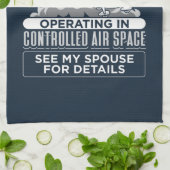 Piloot in ruste, werkend in de luchtruimte theedoek (Gevouwen)