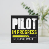 Piloot in Uitvoering… Even Geduld | Aviator Humor (Staand voorkant)