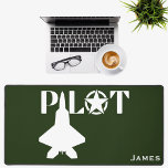 Pilot Jet Fighter Vliegtuig Militair Groen Custom Bureaumat<br><div class="desc">Pilot Typography & Jet Fighter Militair Vliegtuig, Minimalistisch ontwerp. Perfect voor een piloot of luchtvaartexpert die van eenvoud houdt. Pas het aan met de naam van je piloot! Copyright Soar in Style Design LLC.</div>