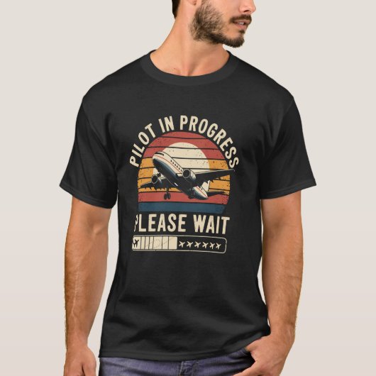 Pilot Progress Grappig Toekomstige Vliegtuigpiloot T-shirt (Voorkant)