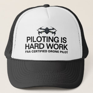 Piloting Is Hard Work™ Truckerhoed (Personaliseer Trucker Pet