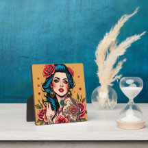 Pin-up meisje met blauwe haren en rozen