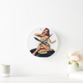 Pin-up-meisje op record ronde klok (Huis)