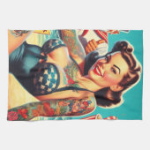 Pin-up voor getatoeëerd strand theedoek (Horizontaal)