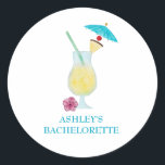 Piña Colada Tropical Wedding Vrijgezellenfeest Ronde Sticker<br><div class="desc">Deze bachelorette sticker is voorzien van een schilderij van een waterverf van een piña colada glas. Pas aan met uw informatie en verander om het even welke formulering om uw gebeurtenis aan te passen.</div>