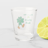Pinch me, ik duik terug met een wandelende shamroc shot glas (Achterkant)