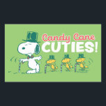 pinda's | Candy Cane Cuties Rechthoekige Sticker<br><div class="desc">Charles Schulz's Peanuts Christmas-design leggen de essentie van kinderonschuld en de hartverwarmende sfeer van het vakantieseizoen vast.</div>