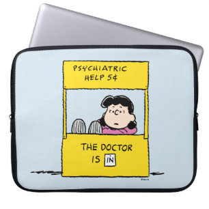 pinda's   Lucy en de dokter zijn in Laptop Sleeve