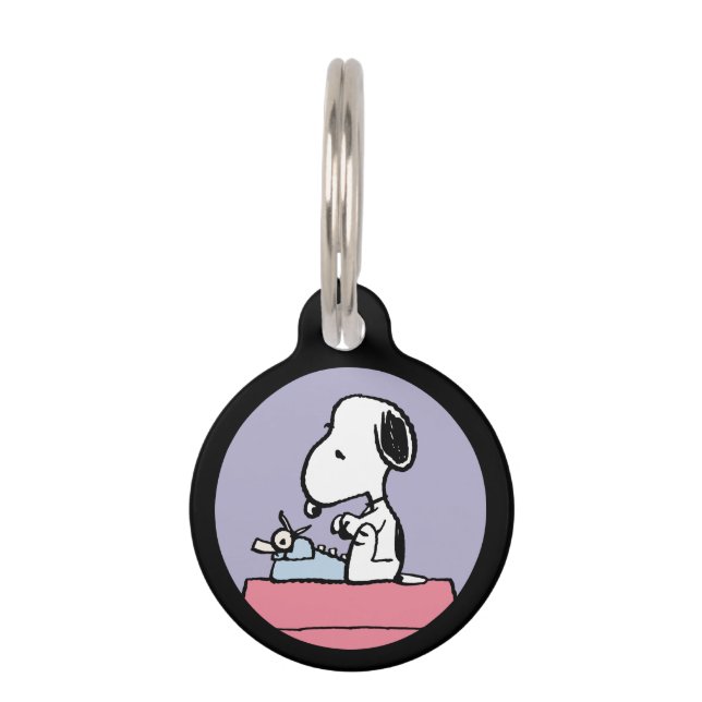pinda's | Snoopy bij de schrijfmachine Huisdierpenning (Voorkant)