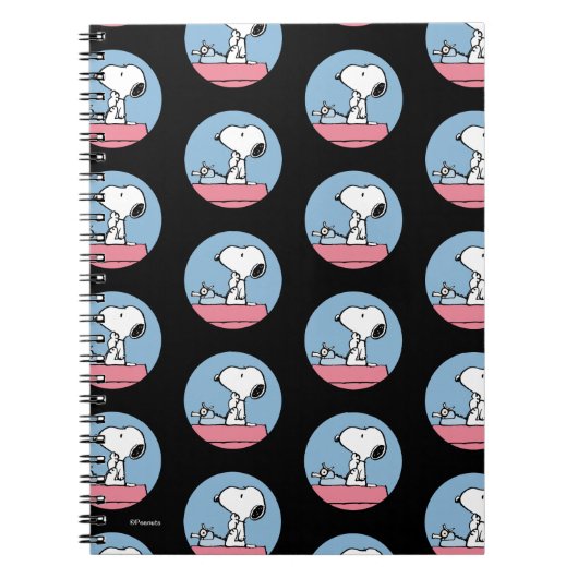 pinda's | Snoopy bij de schrijfmachine Notitieboek (Voorkant)