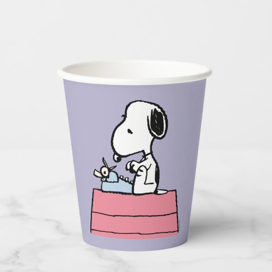 pinda's | Snoopy bij de schrijfmachine Papieren Bekers (Voorkant)