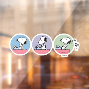 pinda's   Snoopy bij de schrijfmachine Raamsticker