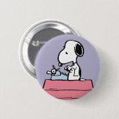 pinda's | Snoopy bij de schrijfmachine Ronde Button 5,7 Cm (Voorkant /achterkant)