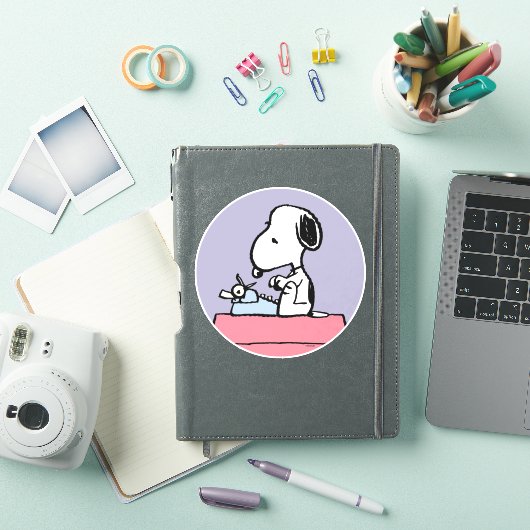 pinda's | Snoopy bij de schrijfmachine Sticker (iPad Cover)