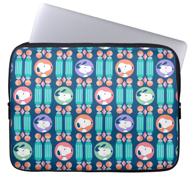 pinda's | Snoopy Dark Blue Deco Dreams Patroon Laptop Sleeve (Voorkant)