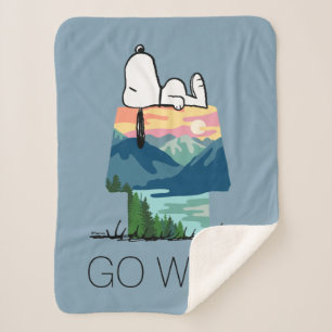 pinda's   Snoopy Dog House Sunrise Sherpa Deken