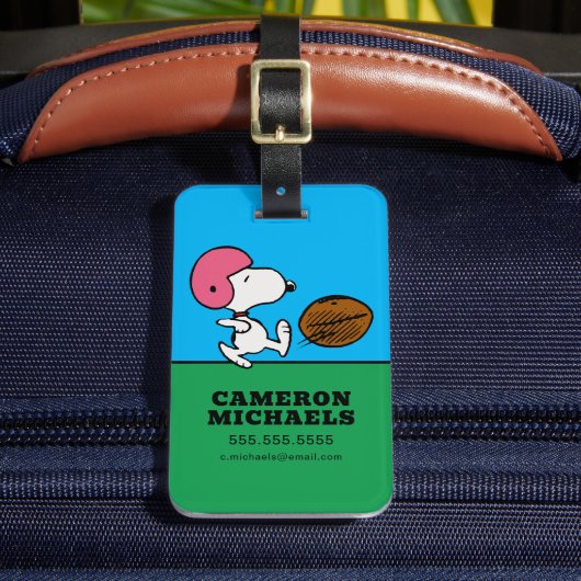pinda's | Snoopy Football Kicker Bagagelabel (Voorkant Insitu 2)
