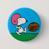 pinda's | Snoopy Football Kicker Ronde Button 5,7 Cm (Voorkant)