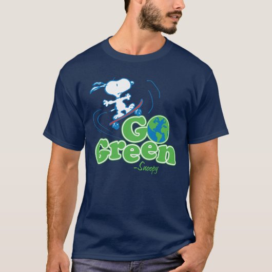 pinda's | Snoopy Go Green Schaats Board T-shirt (Voorkant)