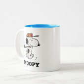 pinda's | Snoopy Golf Swing Tweekleurige Koffiemok (Voorkant links)