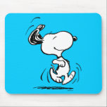 pinda's | Snoopy Happy Dance Muismat<br><div class="desc">Snoopy is de lovenswaardige huisbeagle van Charlie Brown in de strip Peanuts van Charles M. Schulz. Bekijk dit leuke pinda-ontwerp met deze liefdevolle hond.</div>