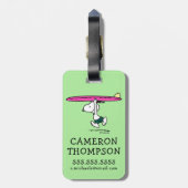 pinda's | Snoopy rijdend naar het Surf Bagagelabel (Achterkant verticaal)