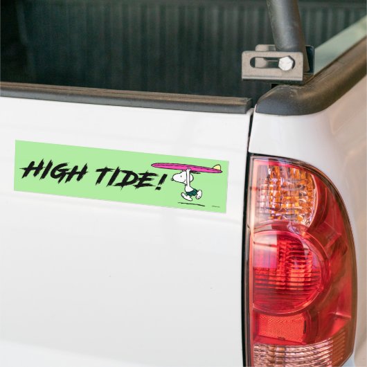 pinda's | Snoopy rijdend naar het Surf Bumpersticker (Op Truck)