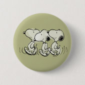 pinda's | Snoopy Walking Tall Ronde Button 5,7 Cm (Voorkant)