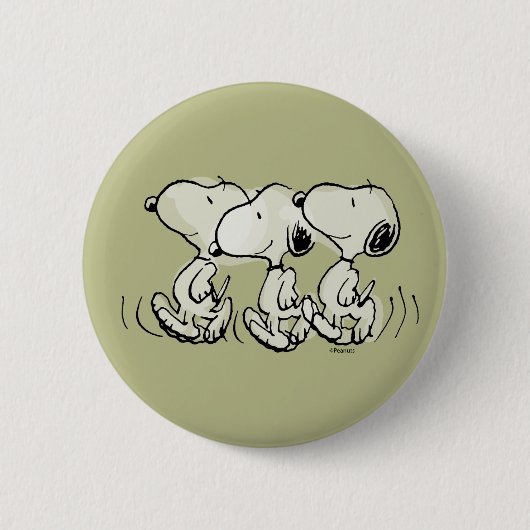 pinda's | Snoopy Walking Tall Ronde Button 5,7 Cm (Voorkant)