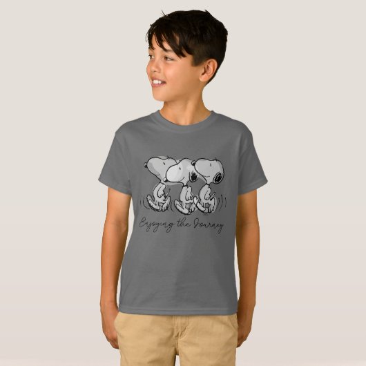 pinda's | Snoopy Walking Tall T-shirt (Voorkant volledig)