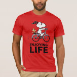pinda's | Snoopy & Woodstock Bicycle T-shirt<br><div class="desc">Bekijk dit geweldige Peanuts-ontwerp met Snoopy en Woodstock.</div>