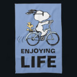 pinda's | Snoopy & Woodstock Bicycle Theedoek<br><div class="desc">Bekijk dit geweldige Peanuts-ontwerp met Snoopy en Woodstock.</div>