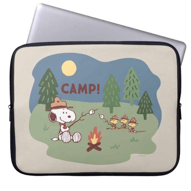 pinda's | Snoopy & Woodstock in de Campfire Laptop Sleeve (Voorkant)