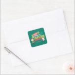 pinda's | Wandelen in een winterse Snoep! Vierkante Sticker<br><div class="desc">Charles Schulz's Peanuts Christmas-design leggen de essentie van kinderonschuld en de hartverwarmende sfeer van het vakantieseizoen vast.</div>