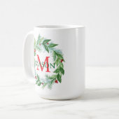 Pine Berries Krans Monogram Kerst Koffie Mok (Voorkant links)