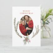 Pine Boughs & Berries Foto Kerstmis Feestdagenkaart (Staand voorkant)