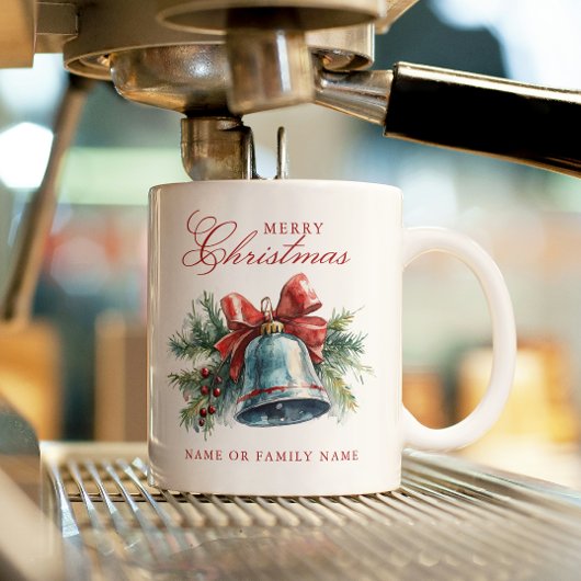 Pine brunches en kerstbel Vrolijk kerstfeest Koffiemok