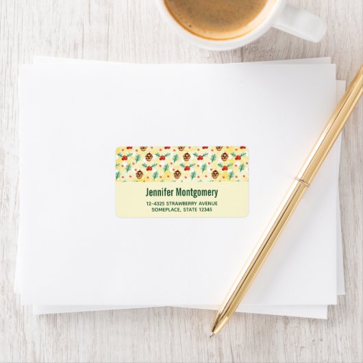 Pine Cones en Holly Kerstpattern Etiket (Insitu)