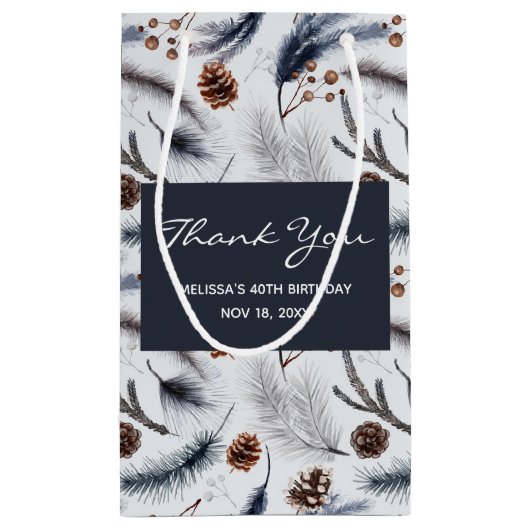 Pine Cones & Pine Needles Winter Pattern Dank u Klein Cadeauzakje (Achterkant)