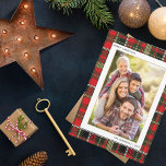 Pine Green Tartan Plaid Foto Kerst Kaart<br><div class="desc">Pine Green Tartan Plaid Photo Christmas Kaart - uw prachtige vakantiefoto is omgeven door een traditionele rode,  groene en gouden tartan plaid. Onze hoge kwaliteit sjabloon maakt het zo eenvoudig om uw vakantie kaart te personaliseren. Foto: Freepik.com</div>