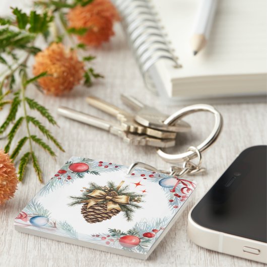 Pine kegel omgeven door krans en Ornamenten Sleutelhanger (Voorkant Rechts)