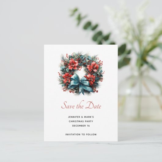 Pine krans met Holly Christmas Save the Date Uitnodiging Briefkaart (Staand voorkant)
