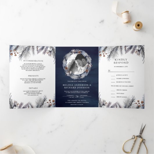 Pine Leaves Winter Navy Blue Wedding Drieluik Uitnodiging (Binnen)