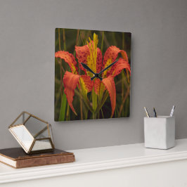 "Pine Lily"  Vierkante Klok