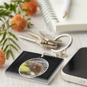 Pine Marten op Log Sleutelhanger (Voorkant Rechts)