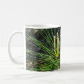 Pine Needles van Kenneth Yoncich Koffiemok (Links)