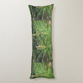 Pine Needles van Kenneth Yoncich Lichaamskussen (Achterkant (Verticaal))