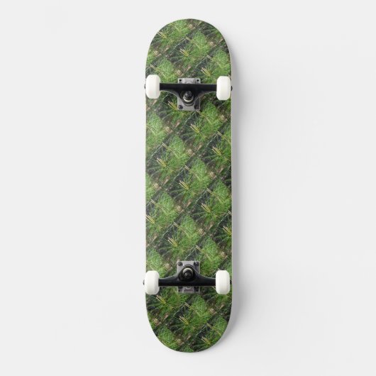 Pine Needles van Kenneth Yoncich Skateboard (Voorkant)