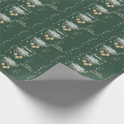 Pine Tree Branches, Balls Green Merry Kerstmis Cadeaupapier (Hoek)
